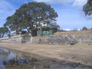 walk from Milford beach to Takapuna beach